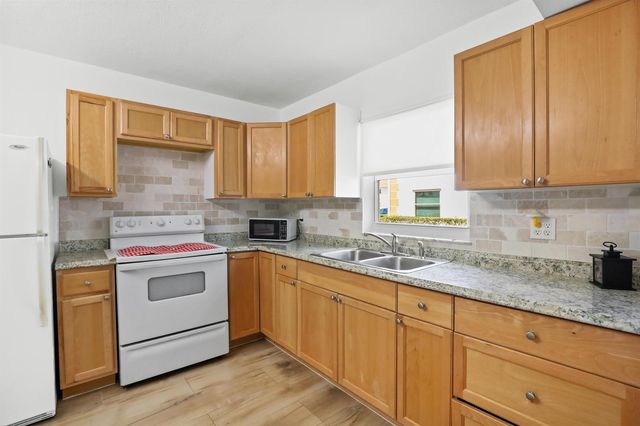1221 S Lakes End Drive A 1, Fort Pierce, FL 34982