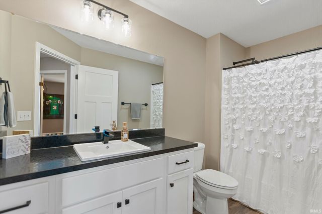 2016 Fairway Drive, Auburn, IN 46706