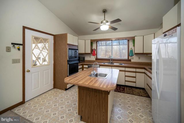 111 BIRCHSIDE CIR, Locust Grove, VA 22508