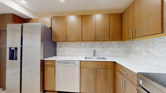 20100 W Country Club Dr 801, Aventura, FL 33180