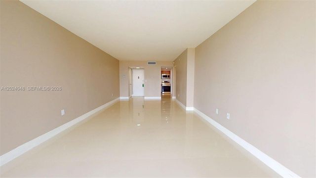 20100 W Country Club Dr 801, Aventura, FL 33180