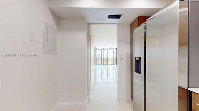 20100 W Country Club Dr 801, Aventura, FL 33180