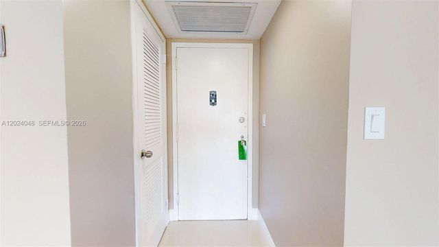 20100 W Country Club Dr 801, Aventura, FL 33180
