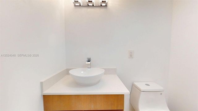 20100 W Country Club Dr 801, Aventura, FL 33180