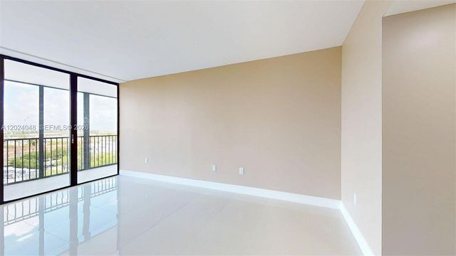 20100 W Country Club Dr 801, Aventura, FL 33180
