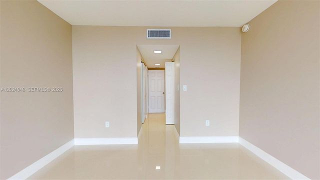20100 W Country Club Dr 801, Aventura, FL 33180