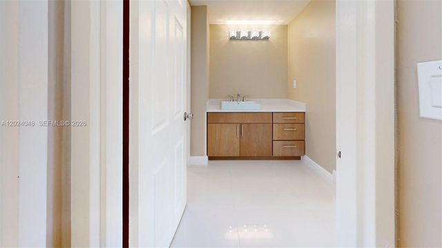 20100 W Country Club Dr 801, Aventura, FL 33180