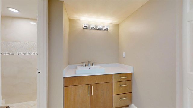 20100 W Country Club Dr 801, Aventura, FL 33180