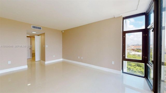 20100 W Country Club Dr 801, Aventura, FL 33180