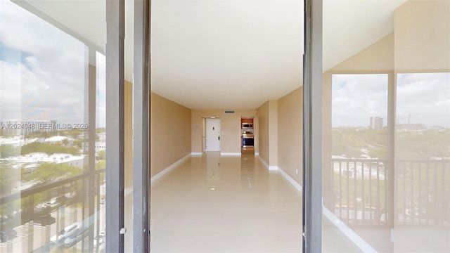 20100 W Country Club Dr 801, Aventura, FL 33180
