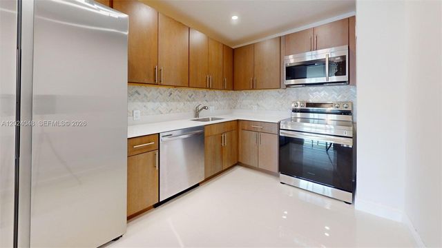 20100 W Country Club Dr 801, Aventura, FL 33180