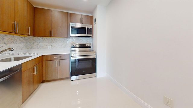 20100 W Country Club Dr 801, Aventura, FL 33180