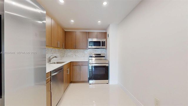 20100 W Country Club Dr 801, Aventura, FL 33180