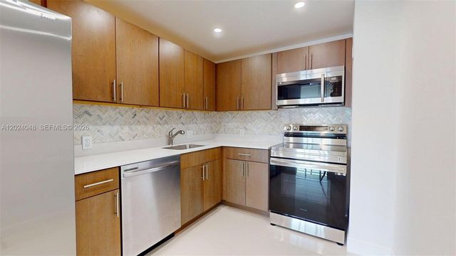 20100 W Country Club Dr 801, Aventura, FL 33180