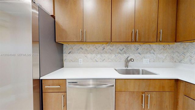 20100 W Country Club Dr 801, Aventura, FL 33180