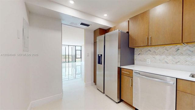 20100 W Country Club Dr 801, Aventura, FL 33180