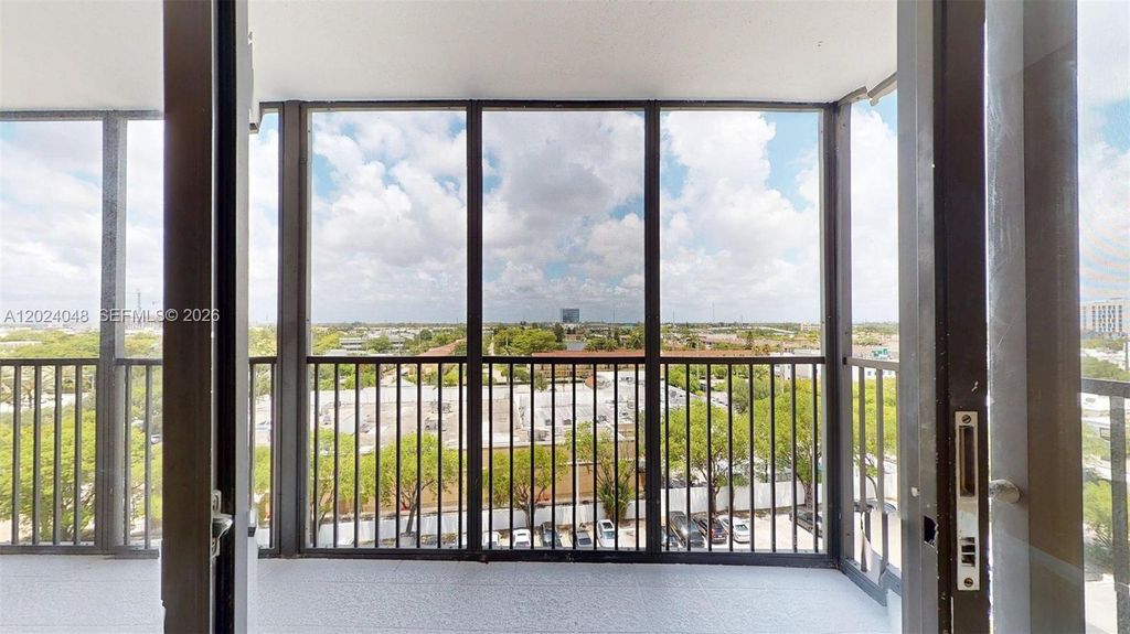 20100 W Country Club Dr 801, Aventura, FL 33180