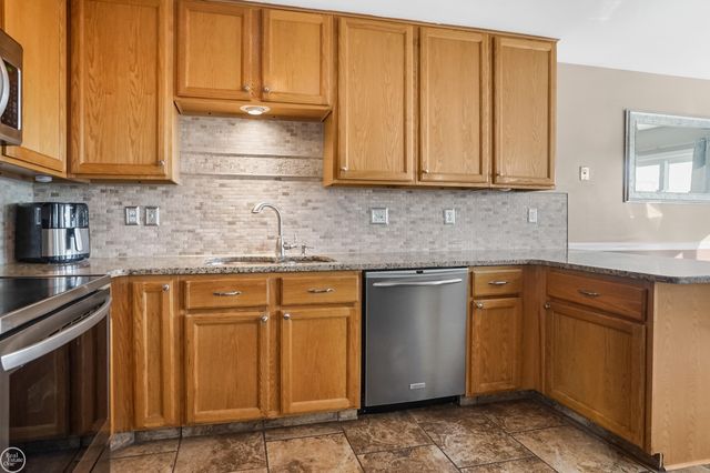 46686 Heather Lane, New Baltimore, MI 48051