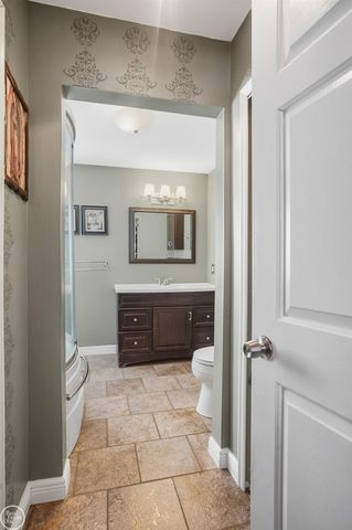 46686 Heather Lane, New Baltimore, MI 48051