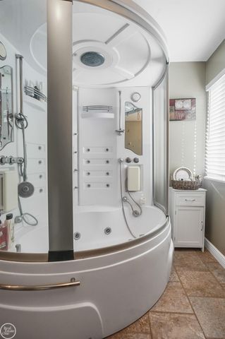 46686 Heather Lane, New Baltimore, MI 48051