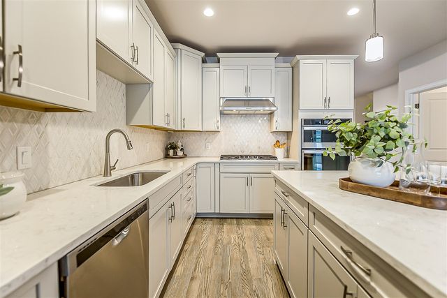 3077 N Spurway Drive, Ann Arbor, MI 48105