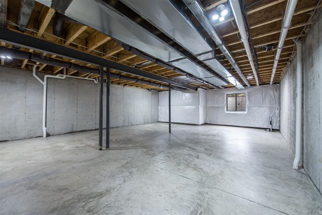 3077 N Spurway Drive, Ann Arbor, MI 48105