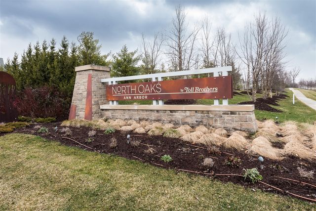 3077 N Spurway Drive, Ann Arbor, MI 48105