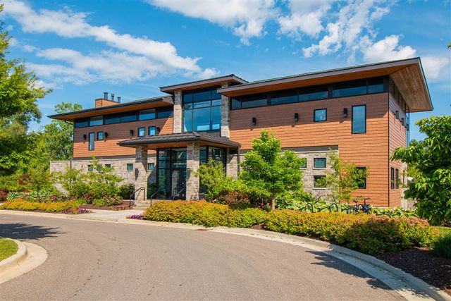 3077 N Spurway Drive, Ann Arbor, MI 48105