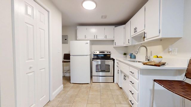 109 Warren St. 3, Watertown, MA 02472