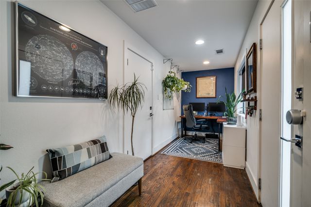 5602 Lindell Avenue B, Dallas, TX 75206