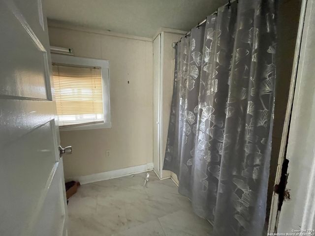 4235 Mickey Rd, San Antonio, TX 78223