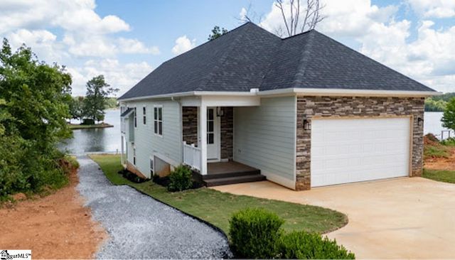 301 Portland Circle, Greenwood, SC 29649