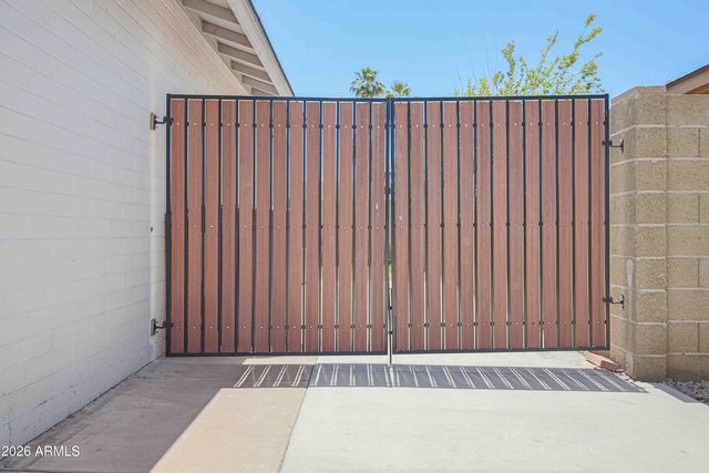 907 W MESQUITE Street, Chandler, AZ 85225