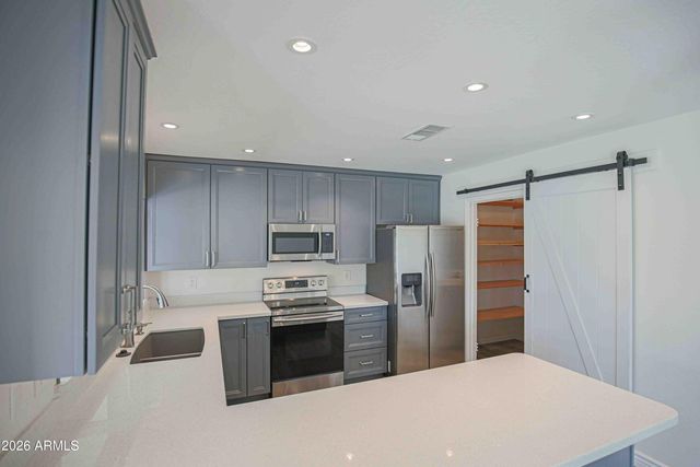 907 W MESQUITE Street, Chandler, AZ 85225