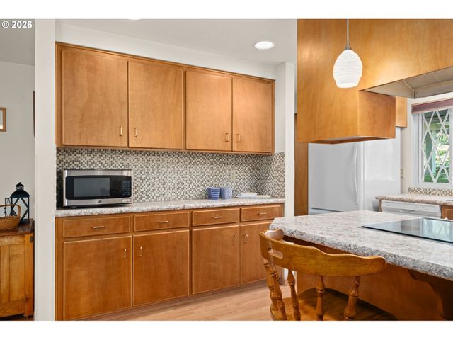 2210 Ne 156TH Ave, Portland, OR 97230