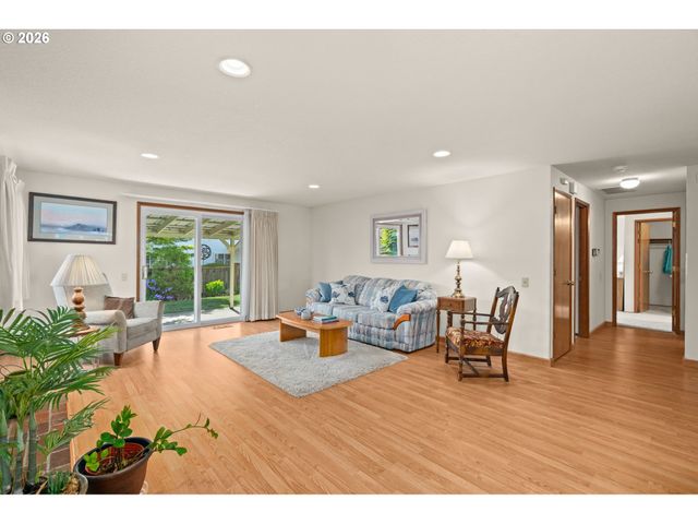2210 Ne 156TH Ave, Portland, OR 97230