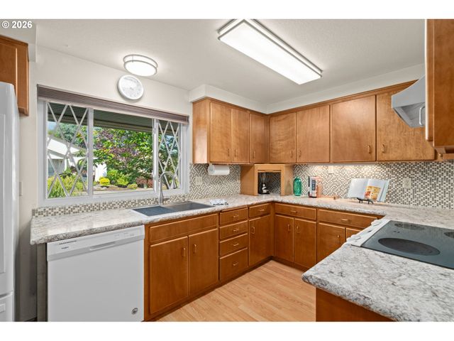 2210 Ne 156TH Ave, Portland, OR 97230
