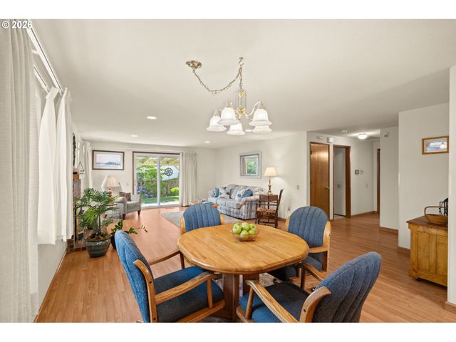 2210 Ne 156TH Ave, Portland, OR 97230