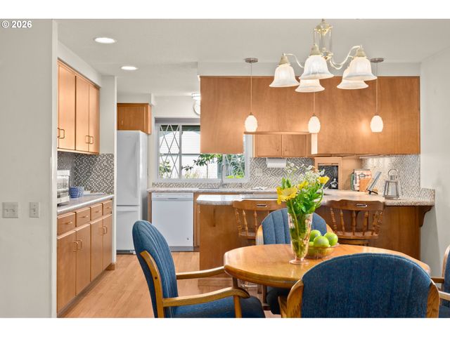 2210 Ne 156TH Ave, Portland, OR 97230