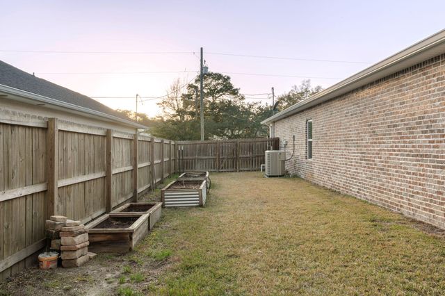 1516 W Ponderosa Road, Fort Walton Beach, FL 32547