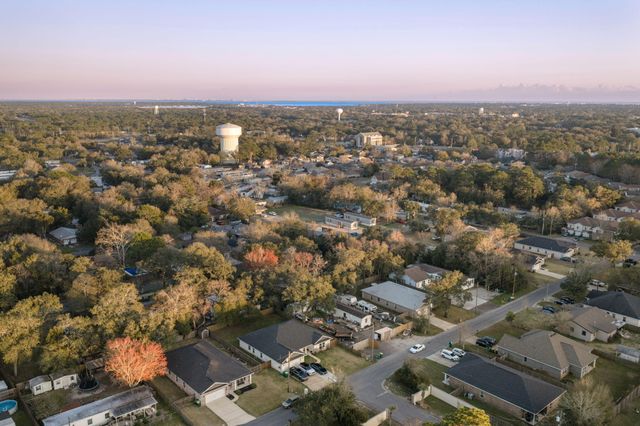 1516 W Ponderosa Road, Fort Walton Beach, FL 32547