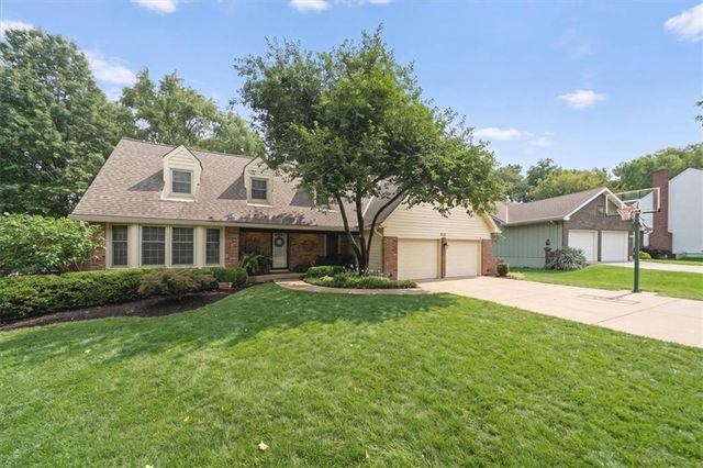 8262 W 117th Street, Overland Park, KS 66210