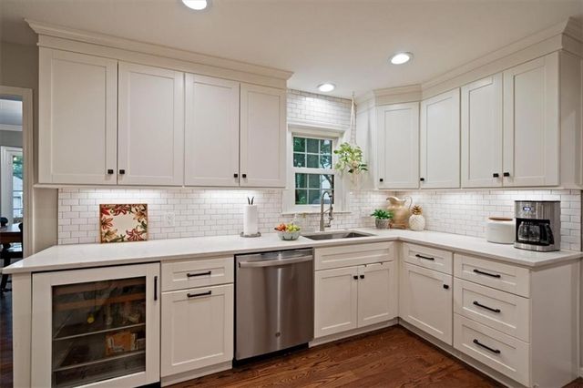 8262 W 117th Street, Overland Park, KS 66210