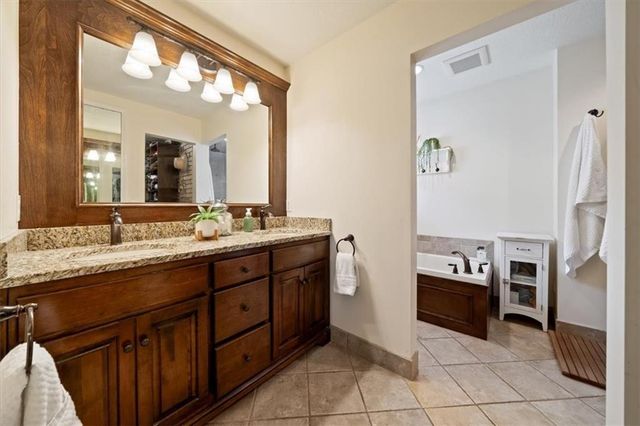 8262 W 117th Street, Overland Park, KS 66210