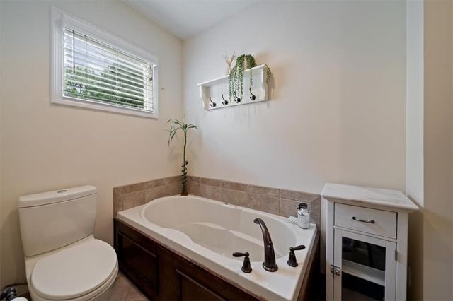 8262 W 117th Street, Overland Park, KS 66210