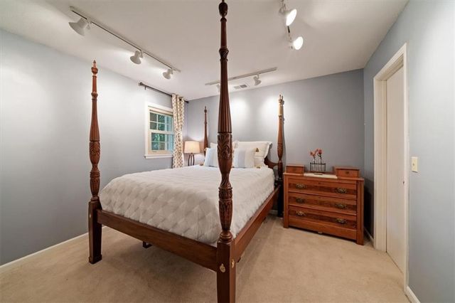 8262 W 117th Street, Overland Park, KS 66210