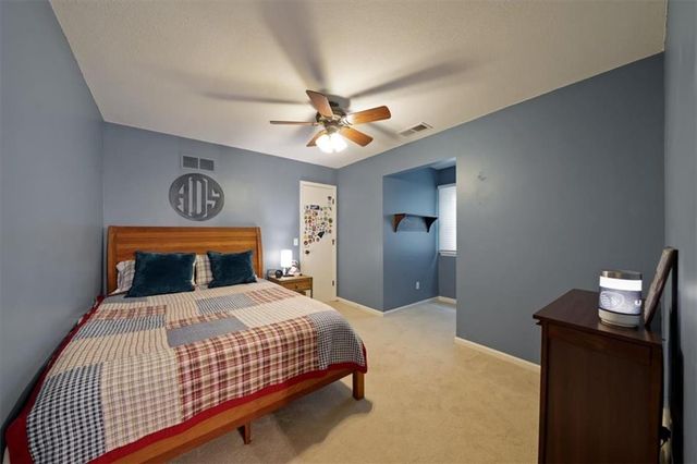 8262 W 117th Street, Overland Park, KS 66210