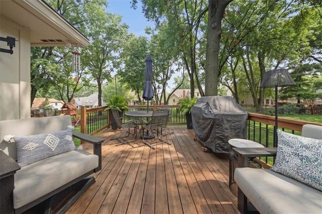 8262 W 117th Street, Overland Park, KS 66210