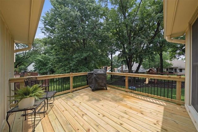 8262 W 117th Street, Overland Park, KS 66210