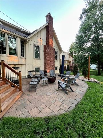 8262 W 117th Street, Overland Park, KS 66210